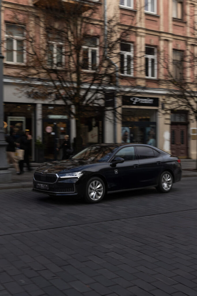 Ilgalaike automobiliu. nuoma Lietuvoje, automobilis mieste | ADMITA