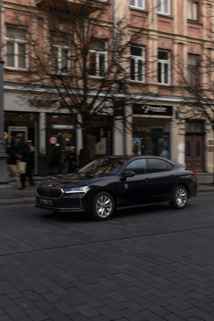 Ilgalaike automobiliu. nuoma Lietuvoje, automobilis mieste | ADMITA